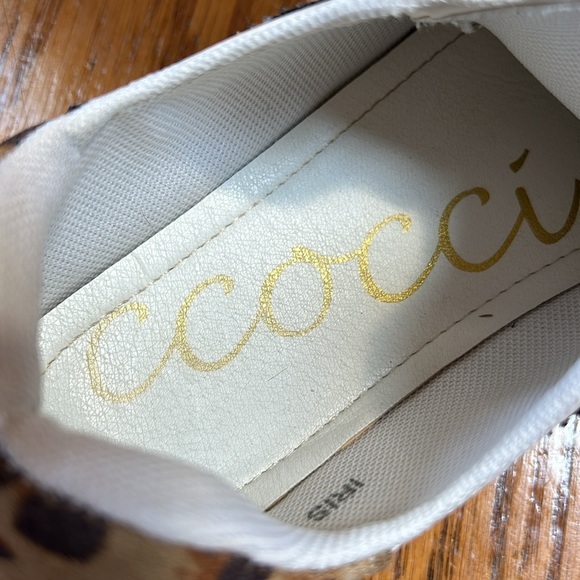 Ccocci low profile ladies sneakers.  Iris style from local boutique. Size 6. - Picture 2 of 8